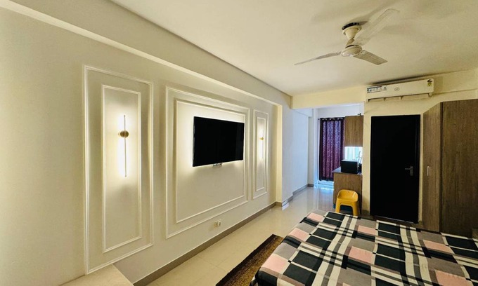 Ghaziabad Apartment | 100 m² Apartment ∙ 4 guests