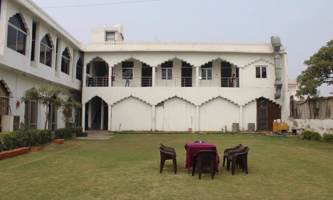Bharatpur Hotel | 102 m² Hotel ∙ 2 guests