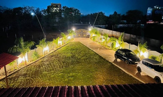 Bhopal House | 1022 m² House ∙ 3 bedrooms ∙ 8 guests