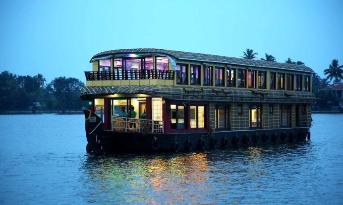 Alappuzha Boat Rental | 12 m² Houseboat ∙ 20 guests