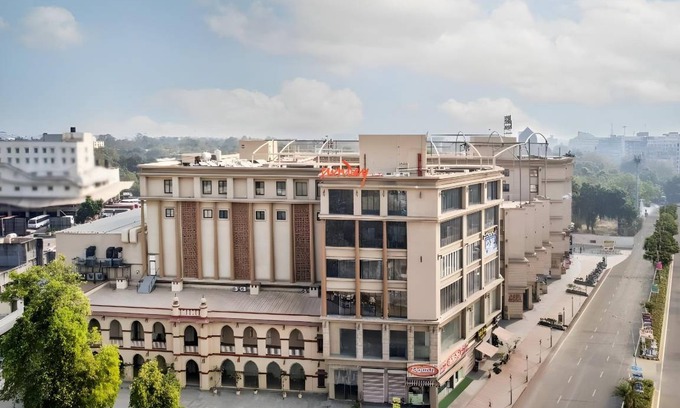 Sayajiganj Hotel | 120 m² Hotel ∙ 10 guests