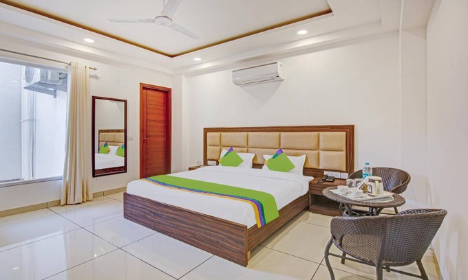 Noida Hotel | 13 m² Hotel ∙ 2 guests