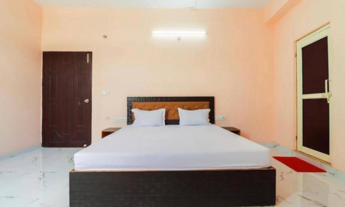 Jaipur District Hotel | 14 m² Hotel ∙ 3 guests