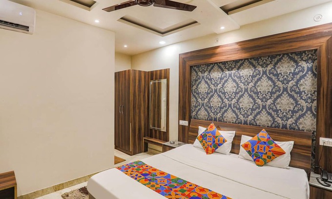 Phulpur Hotel | 150 m² Hotel ∙ 2 guests