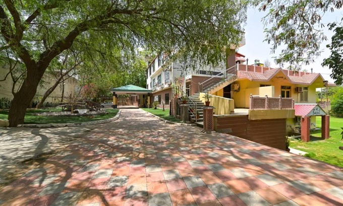 Shyam Nagar Resort | 175 m² Resort ∙ 5 guests