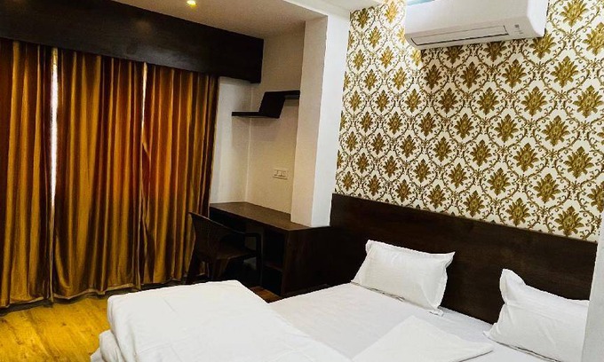 Lake Swaroop Sagar Hotel | 18 m² Hotel ∙ 2 guests