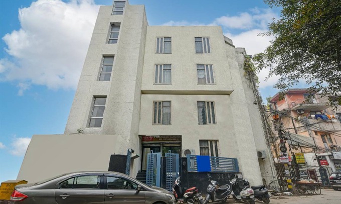 Sushant Lok Phase 1 Hotel | 18 m² Hotel ∙ 3 guests
