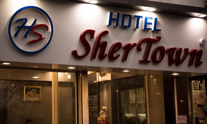 Ahmedabad City Centre Hotel | 18 m² Hotel ∙ 4 guests