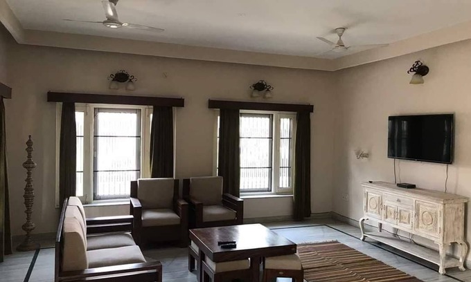 Civil Lines Apartment | 180 m² Apartment ∙ 2 bedrooms ∙ 8 guests