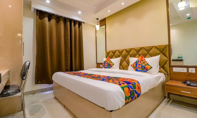 Pitampura Hotel | 180 m² Hotel ∙ 2 guests