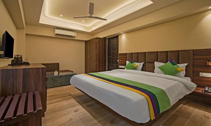 Malviya Nagar Hotel | 19 m² Hotel ∙ 3 guests