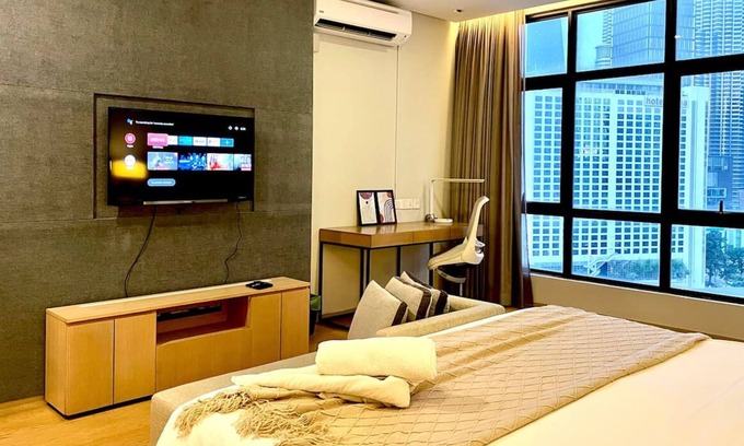 Kuala Lumpur City Centre Apartment | 1BR Suite KLCC View w/Btub, Nflx & Wtr Dispenser