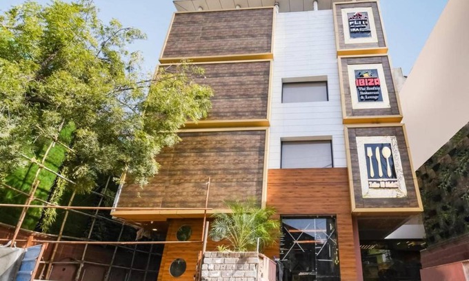 Raipur Hotel | 22 m² Hotel ∙ 2 guests