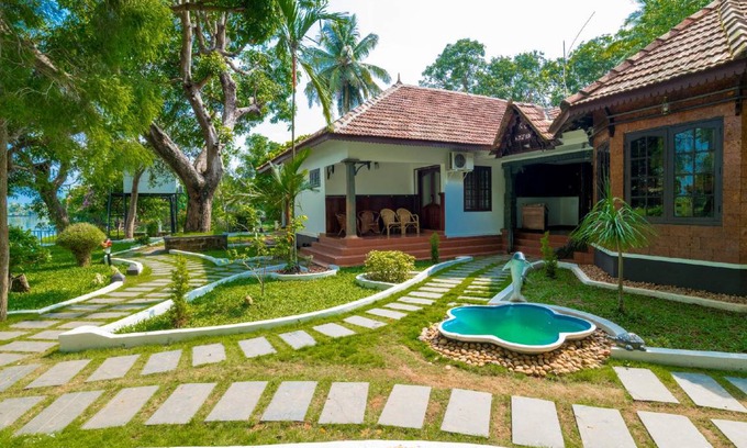 Nedumudy Resort | 28 m² Resort ∙ 4 guests