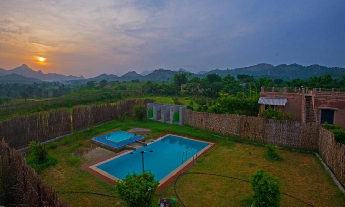 Palanpur Resort | 280 m² Resort ∙ 3 guests