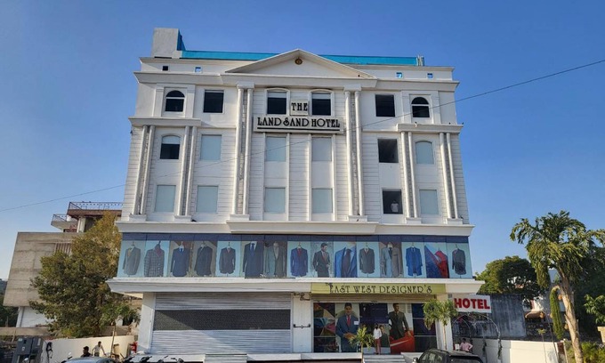 Vaishali Nagar Hotel | 300 m² Hotel ∙ 4 guests