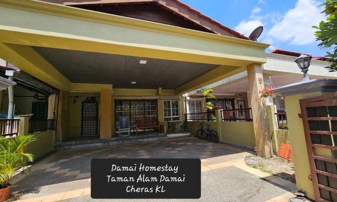 Bandar Tun Razak House | 3000 m² House ∙ 4 bedrooms ∙ 12 guests