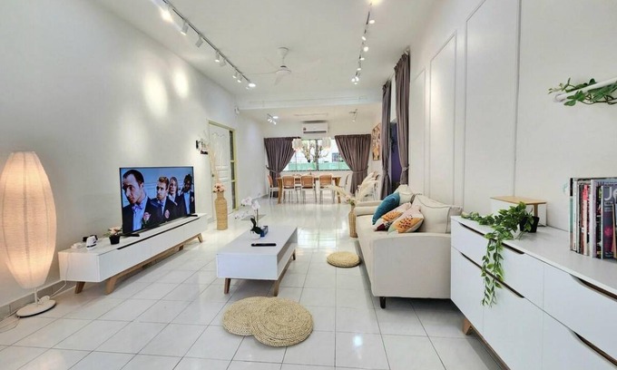 Petaling Jaya House | 3500 m² House ∙ 4 bedrooms ∙ 18 guests