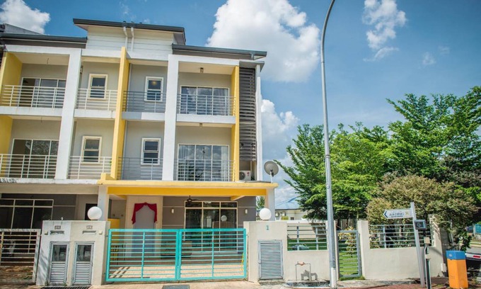 Seri Kembangan House | 400 m² House ∙ 6 bedrooms ∙ 16 guests