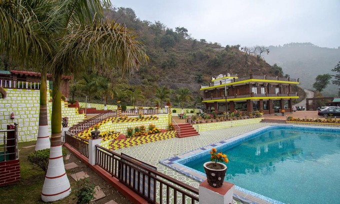 Dehradun Resort | 45 m² Resort ∙ 6 guests
