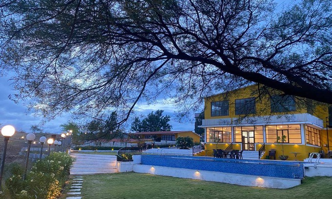 Bajarwadi Resort | 50 m² Resort ∙ 4 guests