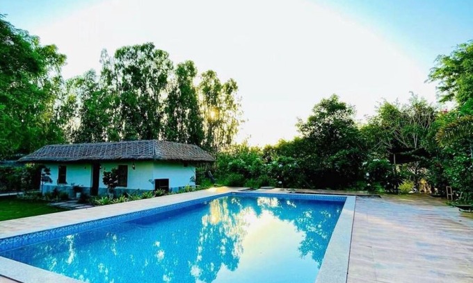 Noida House | 5000 m² House ∙ 2 bedrooms ∙ 10 guests