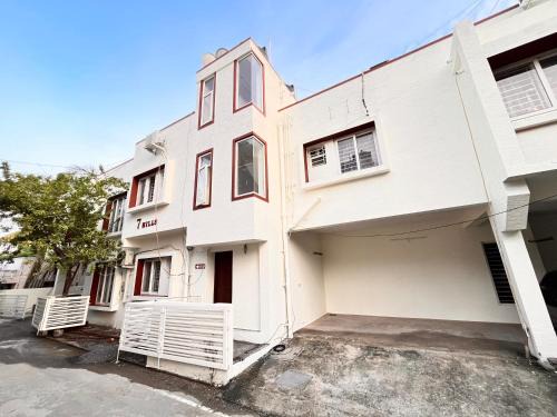 Velachery Hotel | 7 Hills Service Apartments