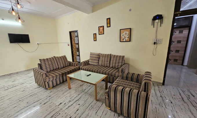 Alambagh House | 900 m² House ∙ 9 bedrooms ∙ 22 guests