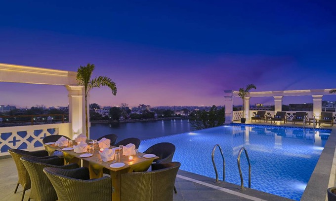 Lake Swaroop Sagar Resort | 900 m² Resort ∙ 4 guests