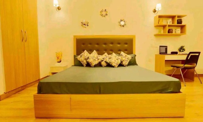 Noida Apartment | Beautiful lavish stay in Delhi NCR noida