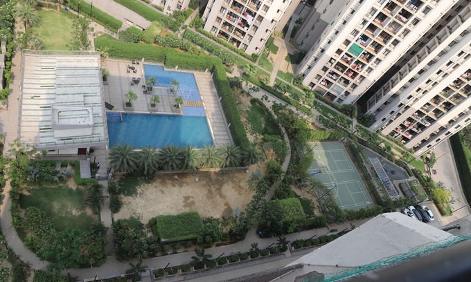 Noida Apartment | Charming 2-bedroom apartment with WiFi, AC in enchanting Noida, Free Parking