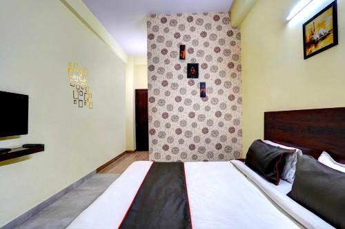 Ghaziabad Hotel | Collection O Liv Inn