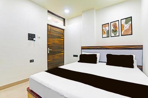 Patna Hotel | Collection O Sheesh Mahal Hotel