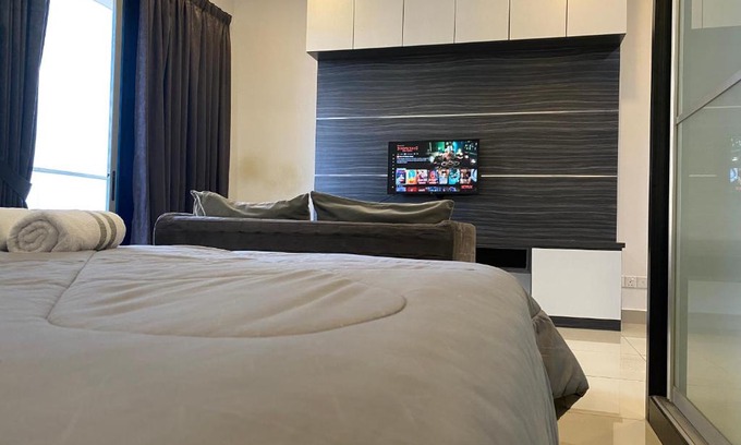 Cyberjaya Apartment | Exclusive Studio in Cyberjaya {Pool View}