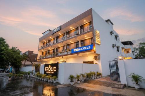 Noida Hotel | FabHotel Frolic Luxury Stay