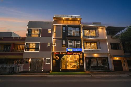 Borivali West Hotel | FabHotel Peralz - Nr Boriwali Station