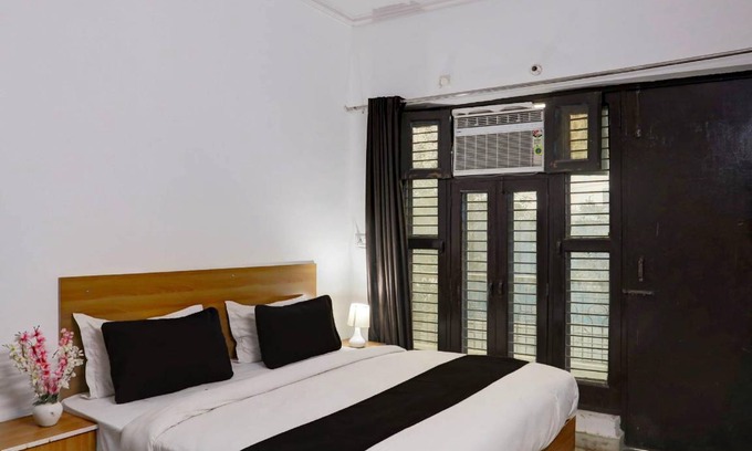 Noida Hotel | Hotel ∙ 3 guests