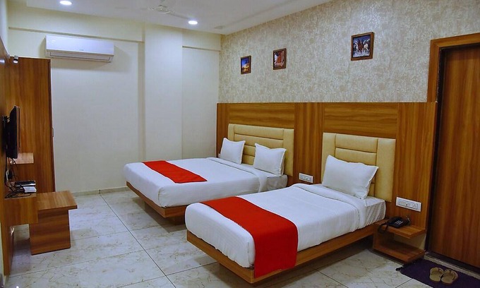 Vallabh Vidhyanagar Hotel | Hotel ∙ 5 guests
