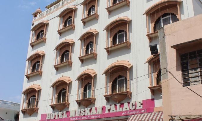 Sindhi Camp Hotel | Hotel Muskan Palace