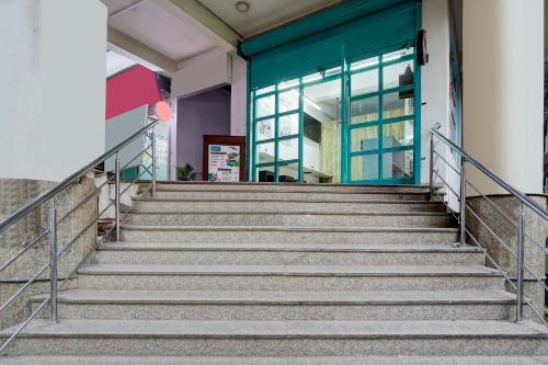 Sector 27 Hotel | Hotel O Wamson Living Classic