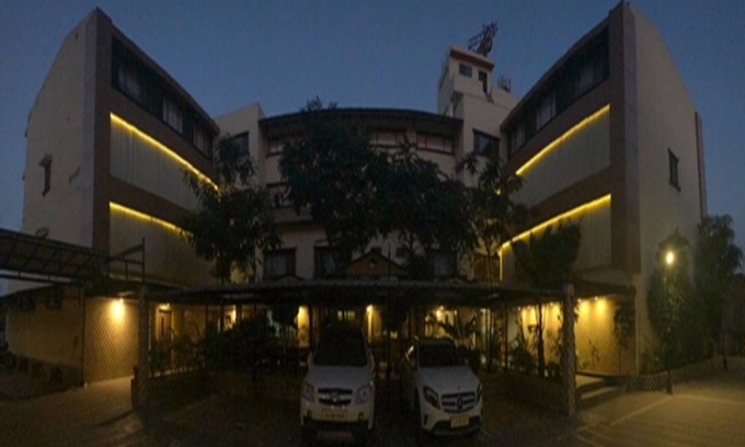 Sarkhej Hotel | Hotel Orange Inn