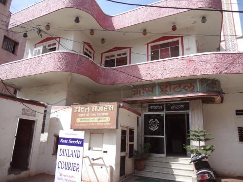 Sindhi Camp Hotel | Hotel Rajhans (Station road)
