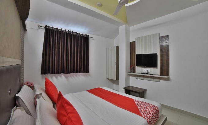 Navrangpura Hotel | Hotel Sunstay