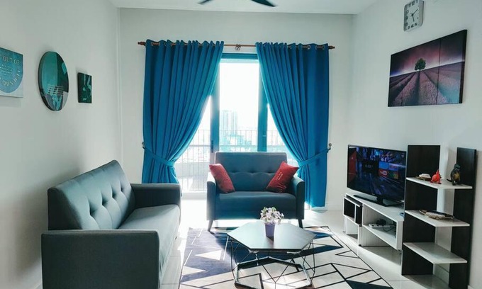 Taman Kepong Apartment | Iman Staycation Infinity Pool
