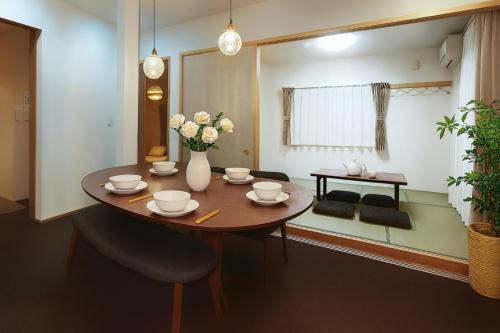 Nishinari Apartment | Japanese-Style Suite, 4 Bedrooms, 5min Subway to Namba