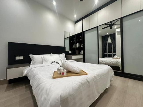 Salak South Apartment | KL City 3BR 3Bath Condo , Razak city ,TV box & Pool