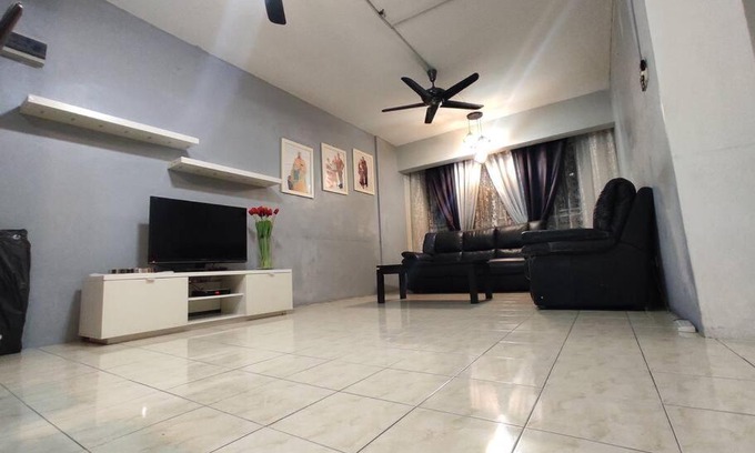 Kuala Lumpur Apartment | Lovely 3-bedroom apartment with free car park