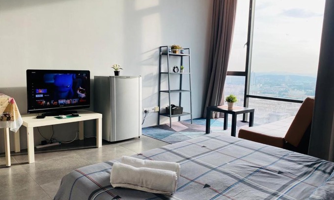 Damansara Perdana Apartment | Miza Empire Damansara studio free wifi netflix