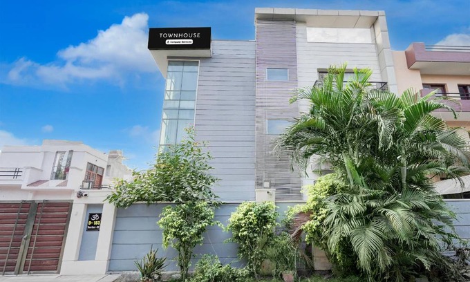 Noida House | Motel ∙ 2 guests
