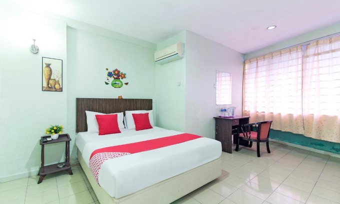 Kampung Sungai Raya Hotel | OYO 329 Suntex Hotel